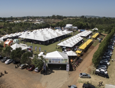 Expo Mercedes é um dos grandes atrativos do 26° Aniversário de Mercedes
