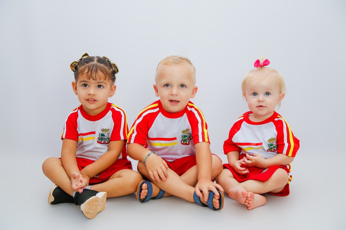 Uniformes escolares são entregues a todos os alunos de Mercedes