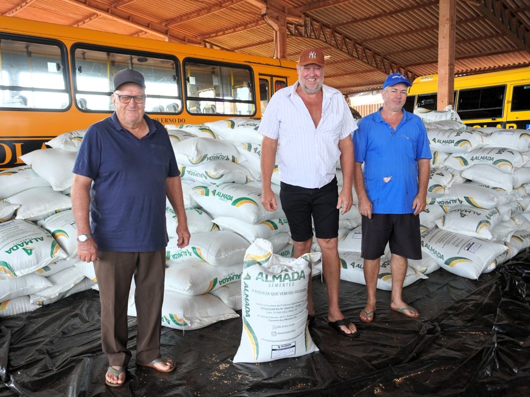 Distribuição de sementes de aveia contempla 259 produtores rurais