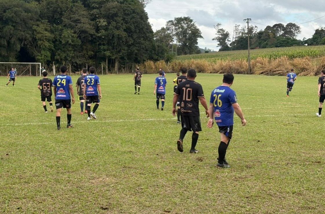 Copa MCR Amidos/Dualt Bolas começa com oito gols