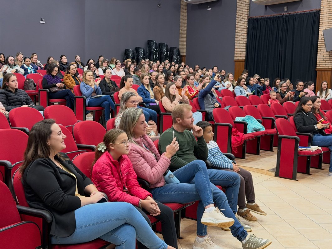 Semana Pedagógica tem início com formações para profissionais da Educação