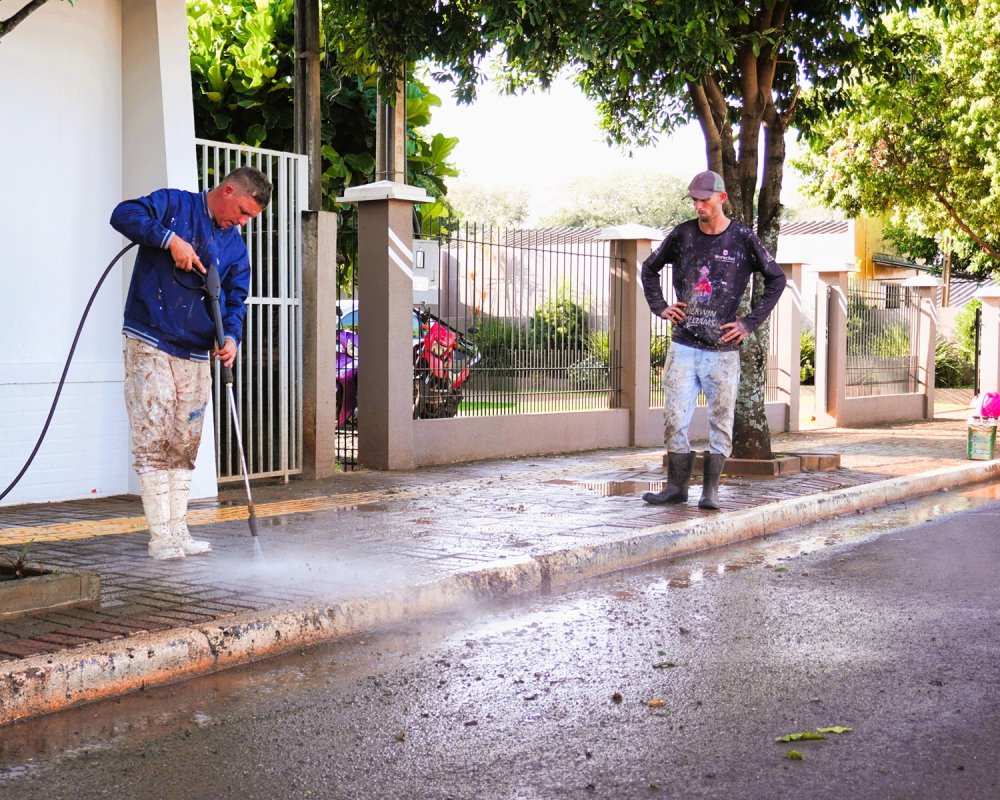 Lavagem dos pavers marca o início da pintura de calçadas