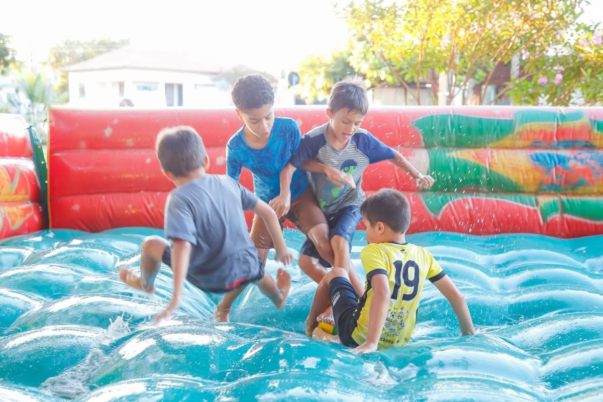 Mais de 20 atrações vão animar o Brincando na Praça neste doming